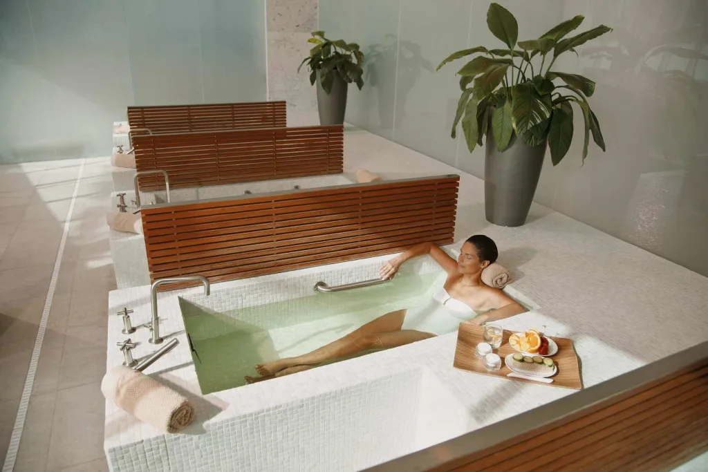 Fontainebleau woman in hydrotherapy area